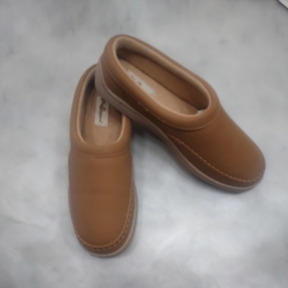 My Slippers Tan Fall Winter Cozy Slip-Ons. Size 8